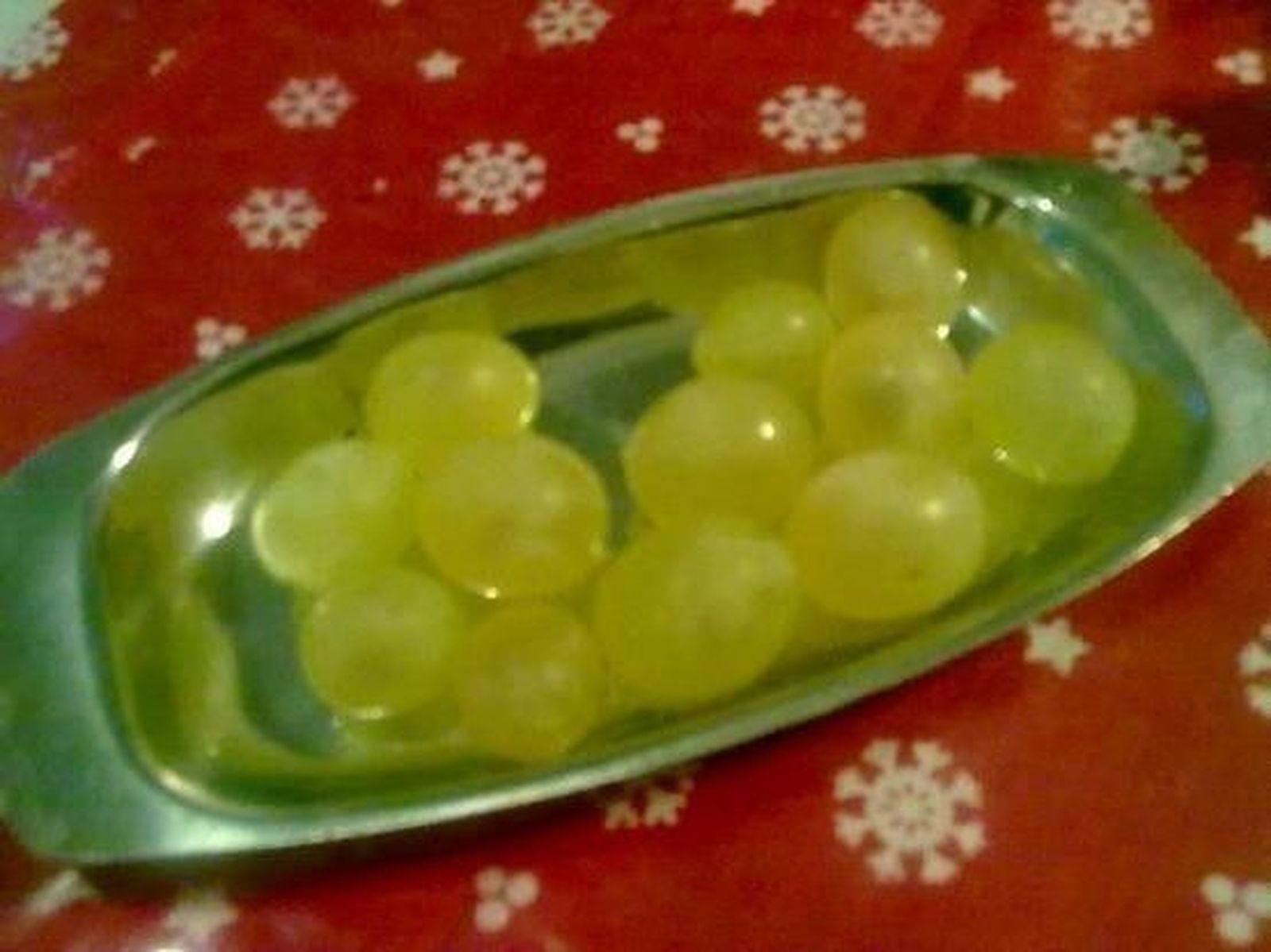¿Por qué comemos doce uvas durante las campanadas de medianoche?