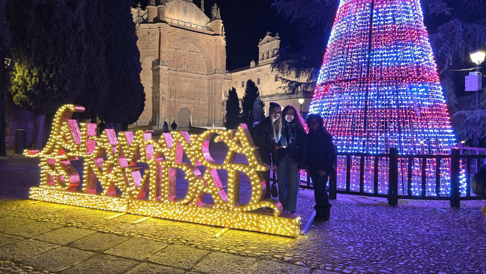 La Plaza Mayor de Salamanca se ilumina con “El Astronauta y la Estrella”: arranca la Navidad