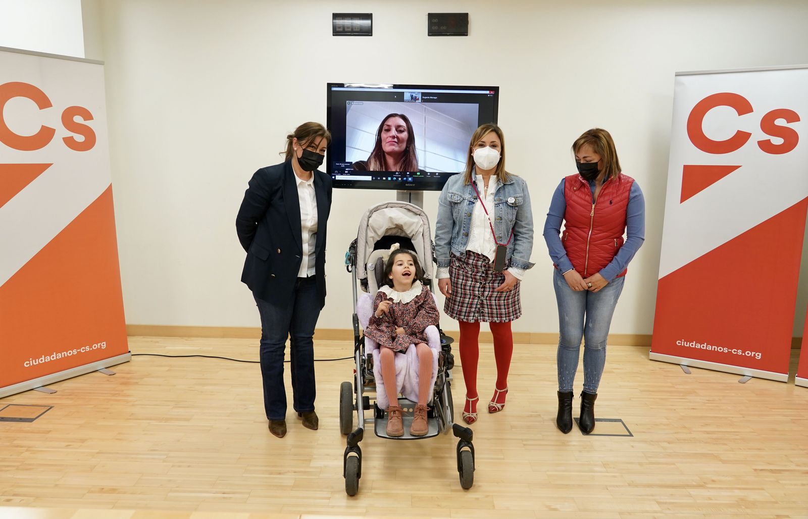 La diputada de Ciudadanos en el Congreso Sara Giménez y las portavoces de Cs en la comisión de Educación y Familia e Igualdad de Oportunidades en las Cortes