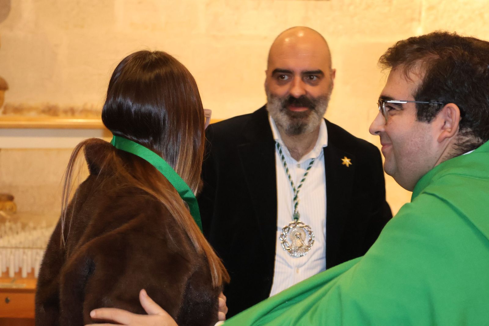 GALERÍA | La Cofradía de la Virgen de la Esperanza da la bienvenida a sus nuevas incorporaciones