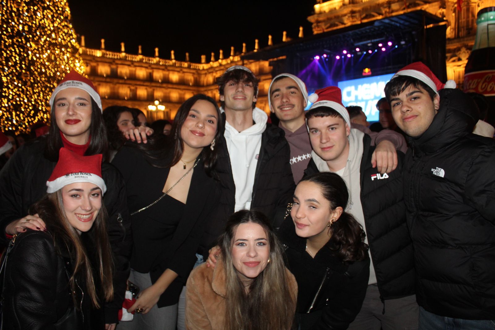 Miles de personas disfrutan de las campanadas y la fiesta del Fin de Año Universitario