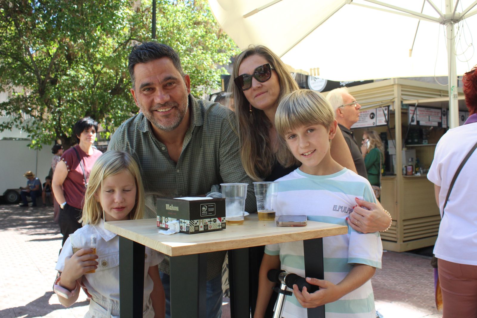 Ambiente en la Feria de Día en el mediodía de este