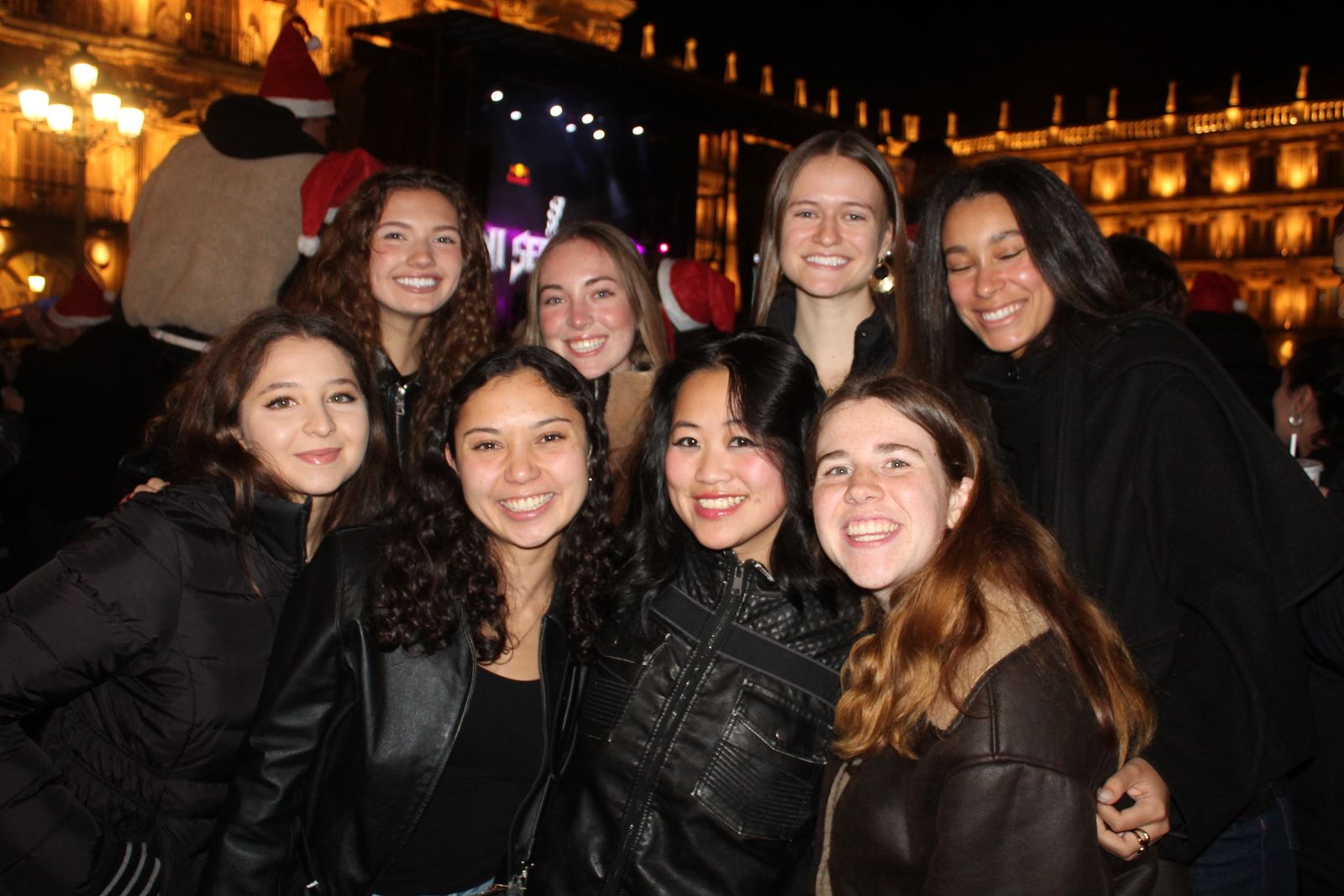 Miles de personas disfrutan de las campanadas y la fiesta del Fin de Año Universitario
