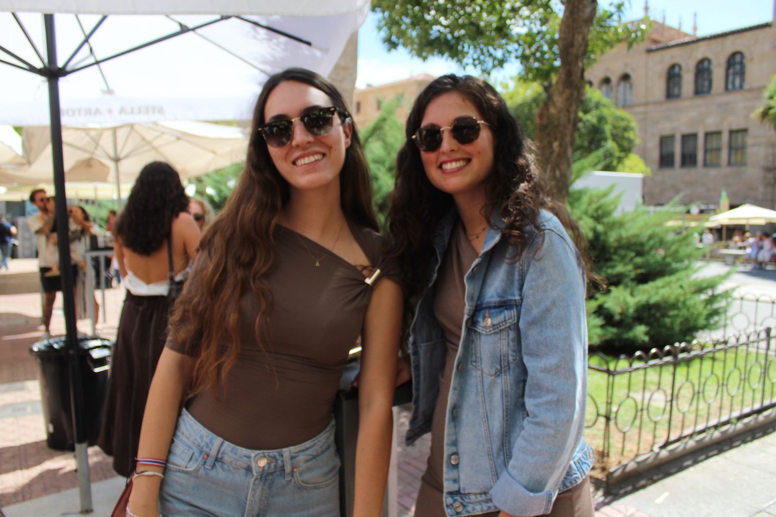 Ambiente en la Feria de Día en el mediodía de este