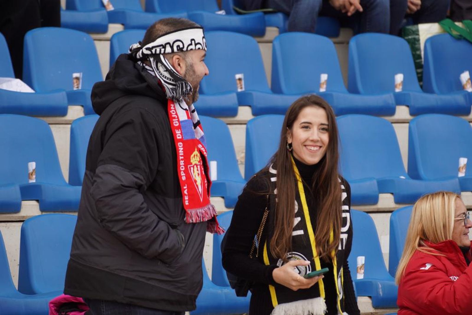 galeria-ambiente-en-las-gradas-en-el-partido-de-copa-del-rey-unionistas-sporting-de-gijon-foto-juanes-3