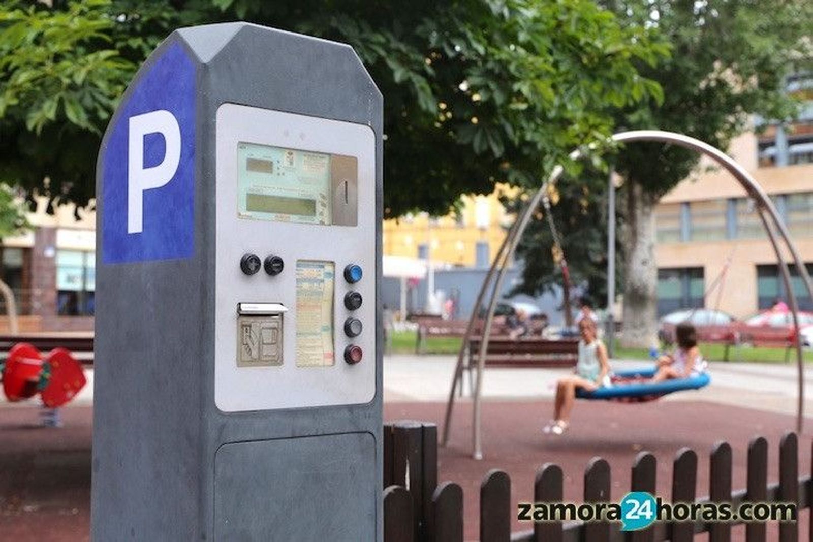 Los no adscritos también proponen una zona de baja rotación de aparcamientos