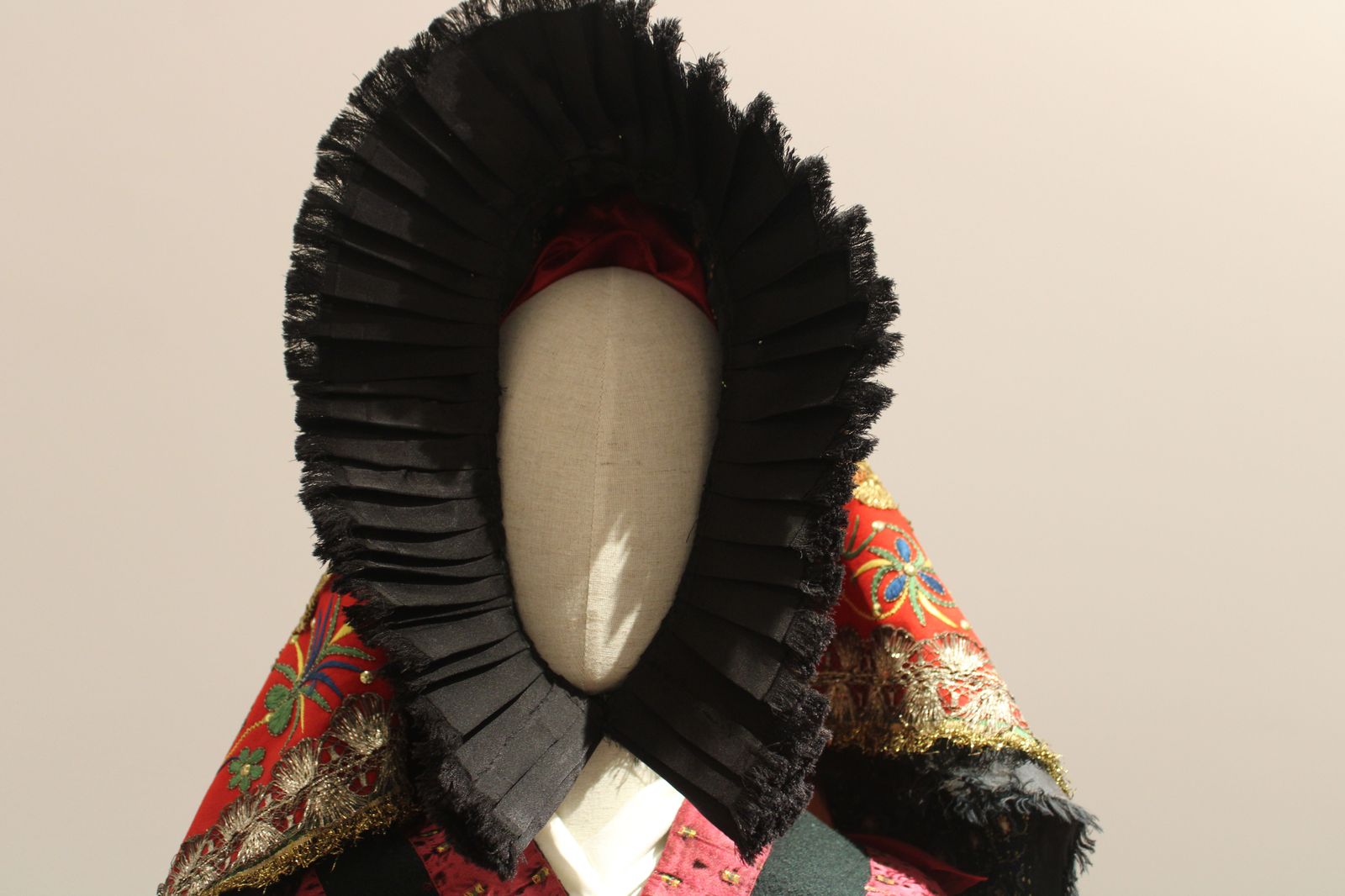 exposicion-aires-de-marzo-armuneses-de-gala-la-velles-3