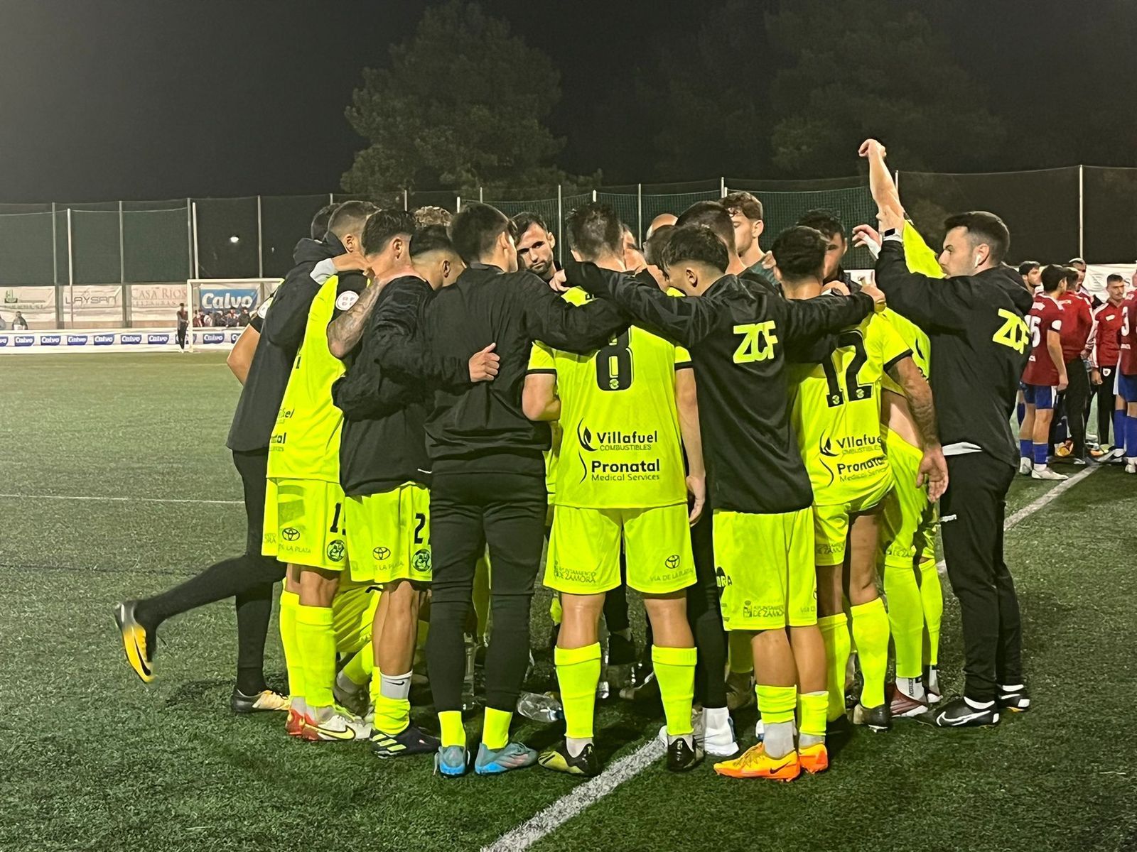 Los jugadores del Zamora CF festejan la victoria. ZAMORA CF