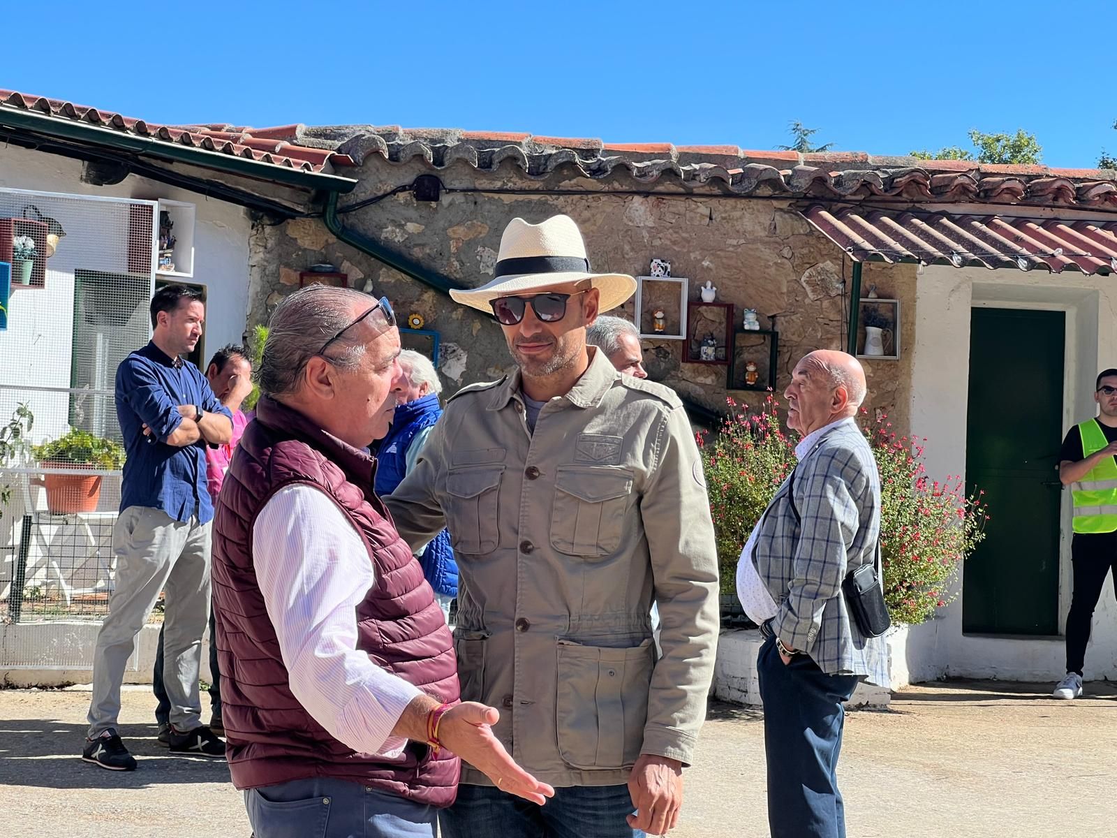 ambiente-durante-el-sorteo-de-los-toros-del-vellosino-en-la-glorieta-domingo-15-de-septiembre-de-2024-fotos-s24h-21