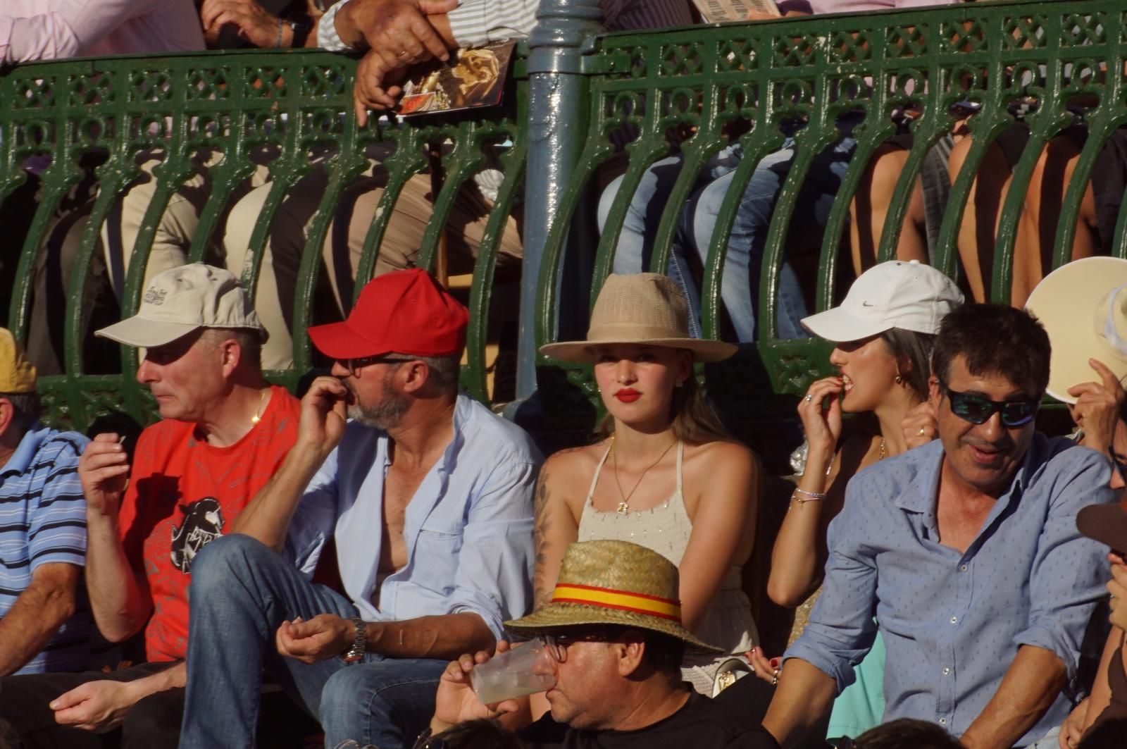 Así ha vivido la afición de La Glorieta el primer cartel de figuras de la feria: imágenes del ambiente en los tendidos y en el patio de cuadrillas