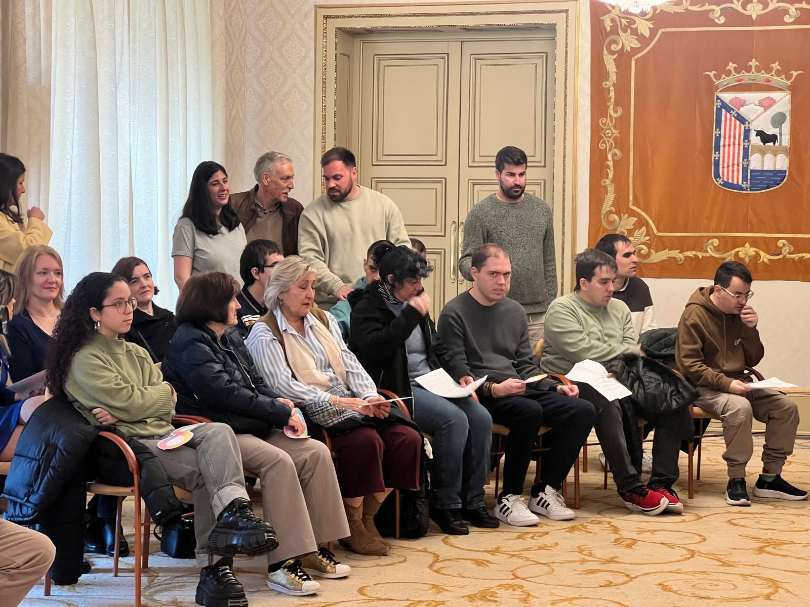 personas-con-tea-visitan-el-ayuntamiento-de-salamanca-en-el-dia-mundial-de-concienciacion-sobre-el-autismo-5