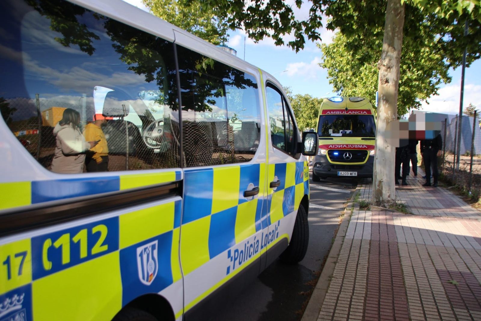 Accidente entre tres turismos en la avenida de San Agustín con tres personas heridas