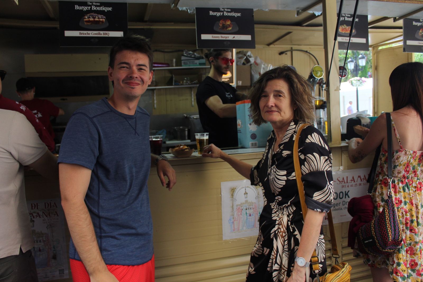 Ambiente en la Feria de Día en el mediodía de este