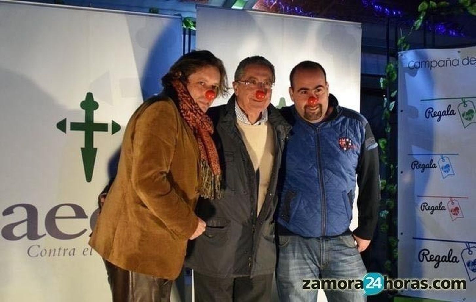 ¿Qué dice el código ético de la AECC respecto a la contratación de familiares como trabajadores?