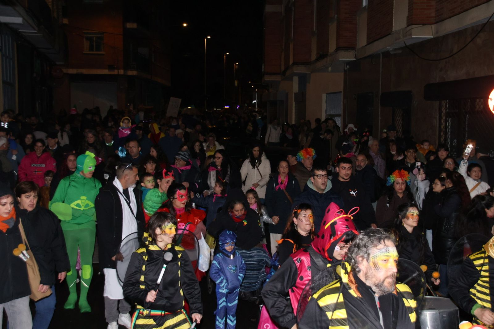 Desfile de disfraces con pasacalles a cargo de Blocco Charr