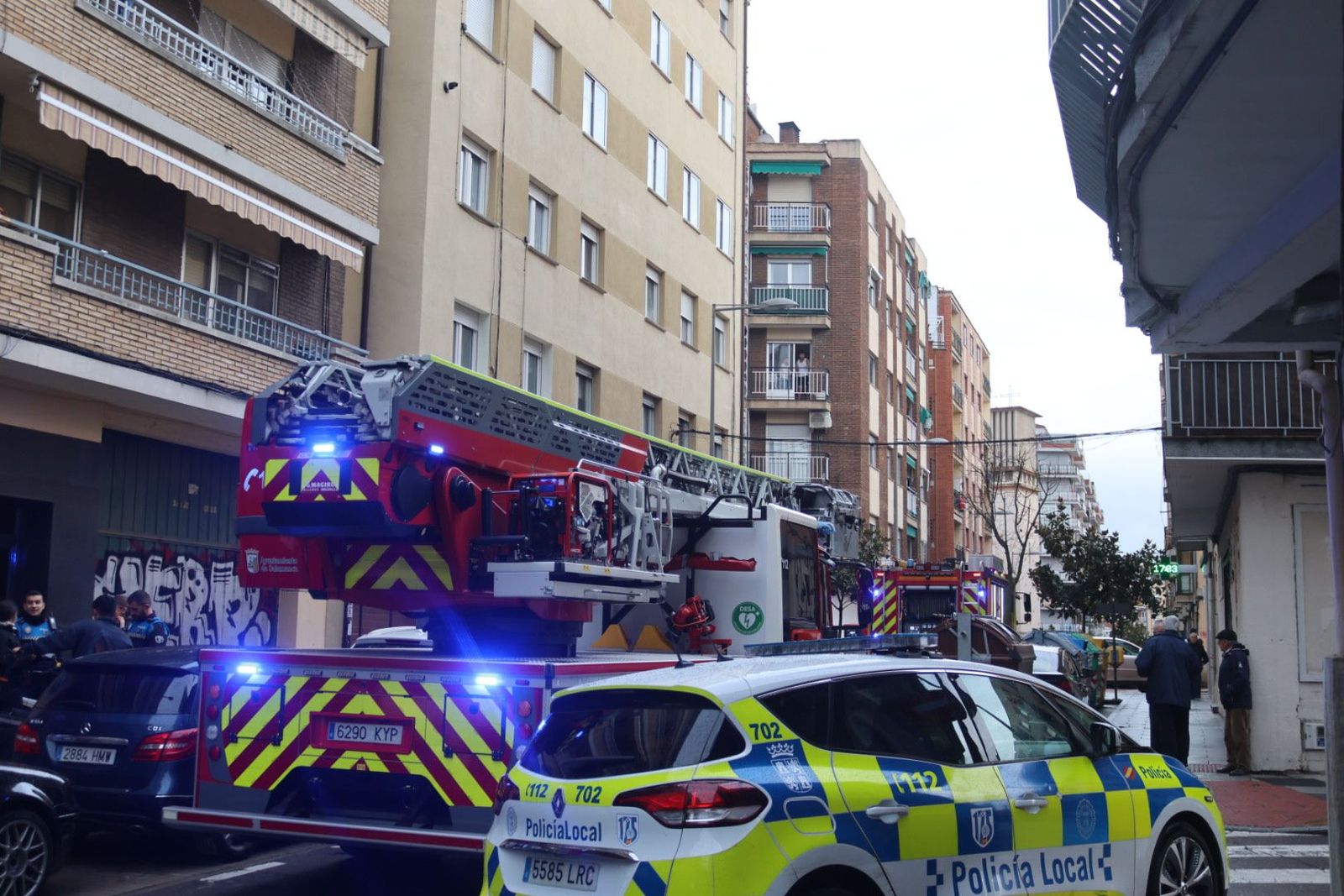 El incendio de un patinete eléctrico provoca el desalojo de un edificio en la calle Bolívar