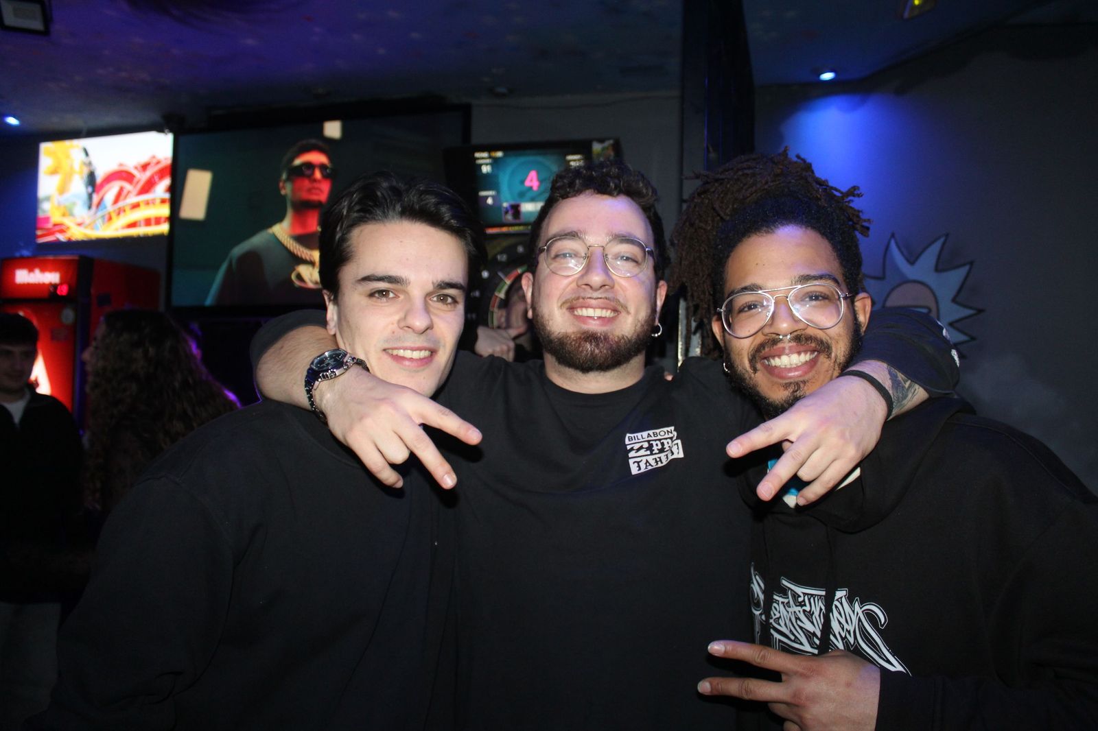 La fiesta de Salamanca moviliza a los jóvenes a divertirse a pesar del mal tiempo