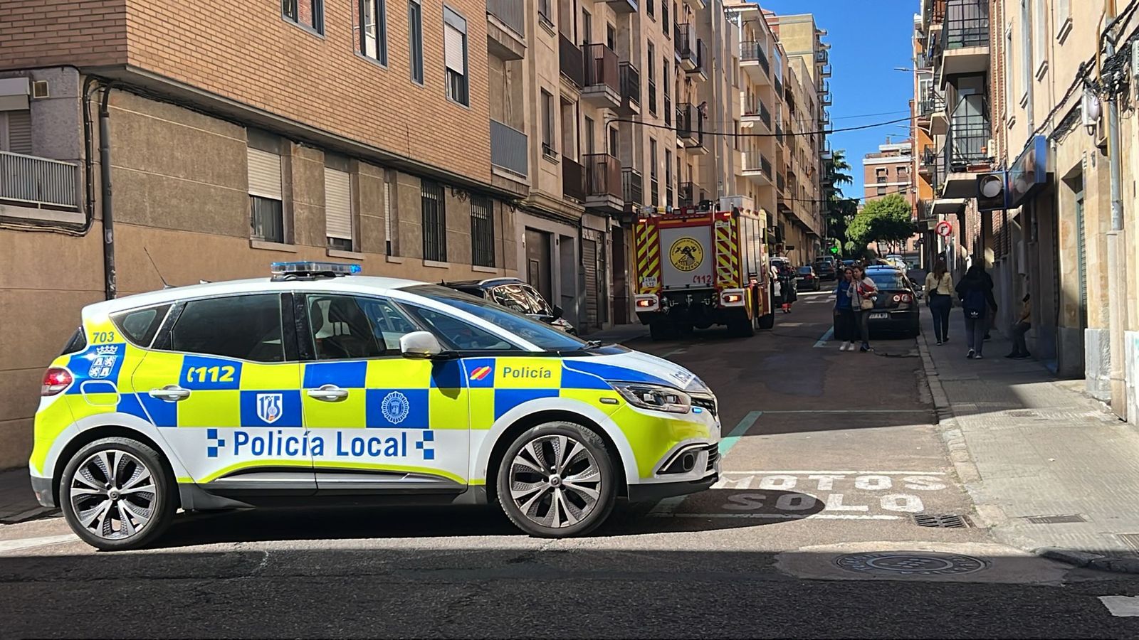 Policía Local en un ncendio en la calle Fernando de Rojas (2)