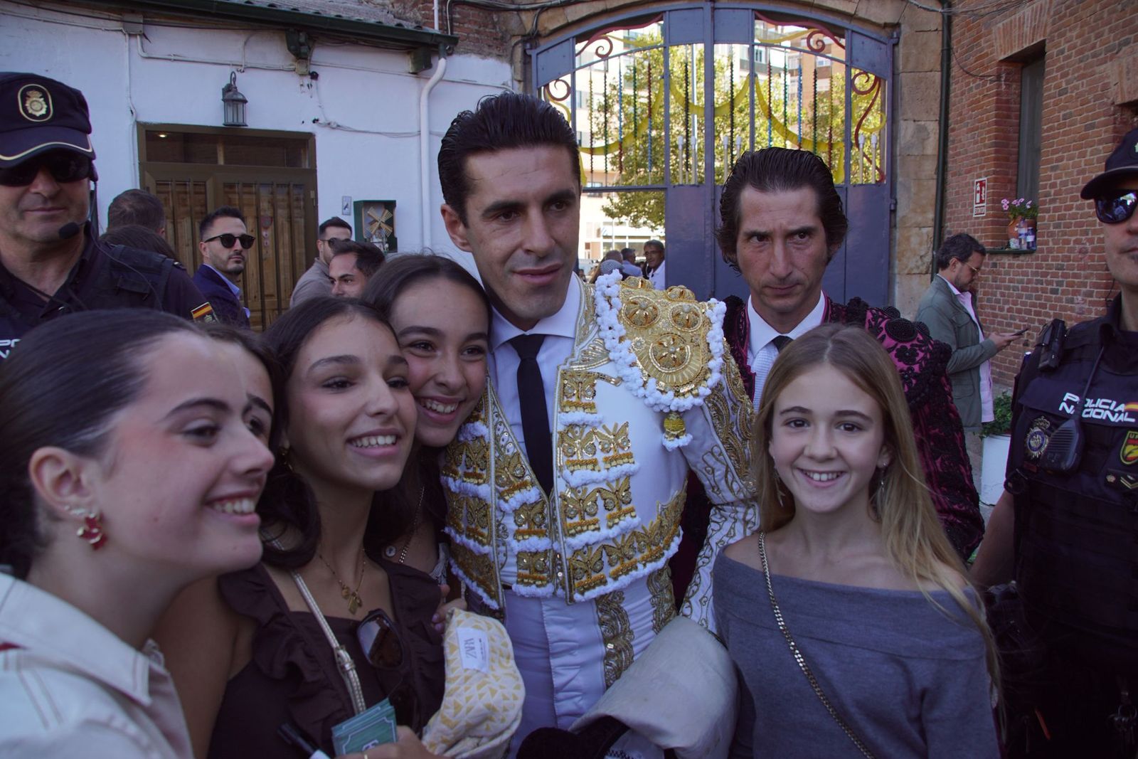 Así ha vivido la afición salmantina el adiós a la feria desde los tendidos: imágenes del ambiente en la corrida concurso