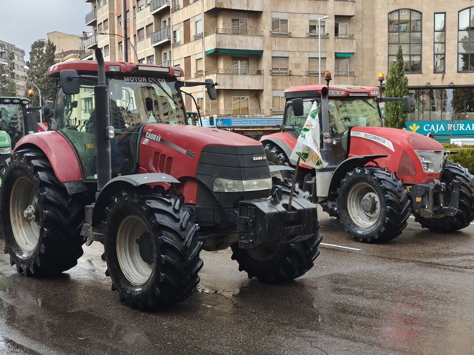 En imágenes la marcha con tractores y vehículos de campo en Salamanca en protesta contra Mercosur