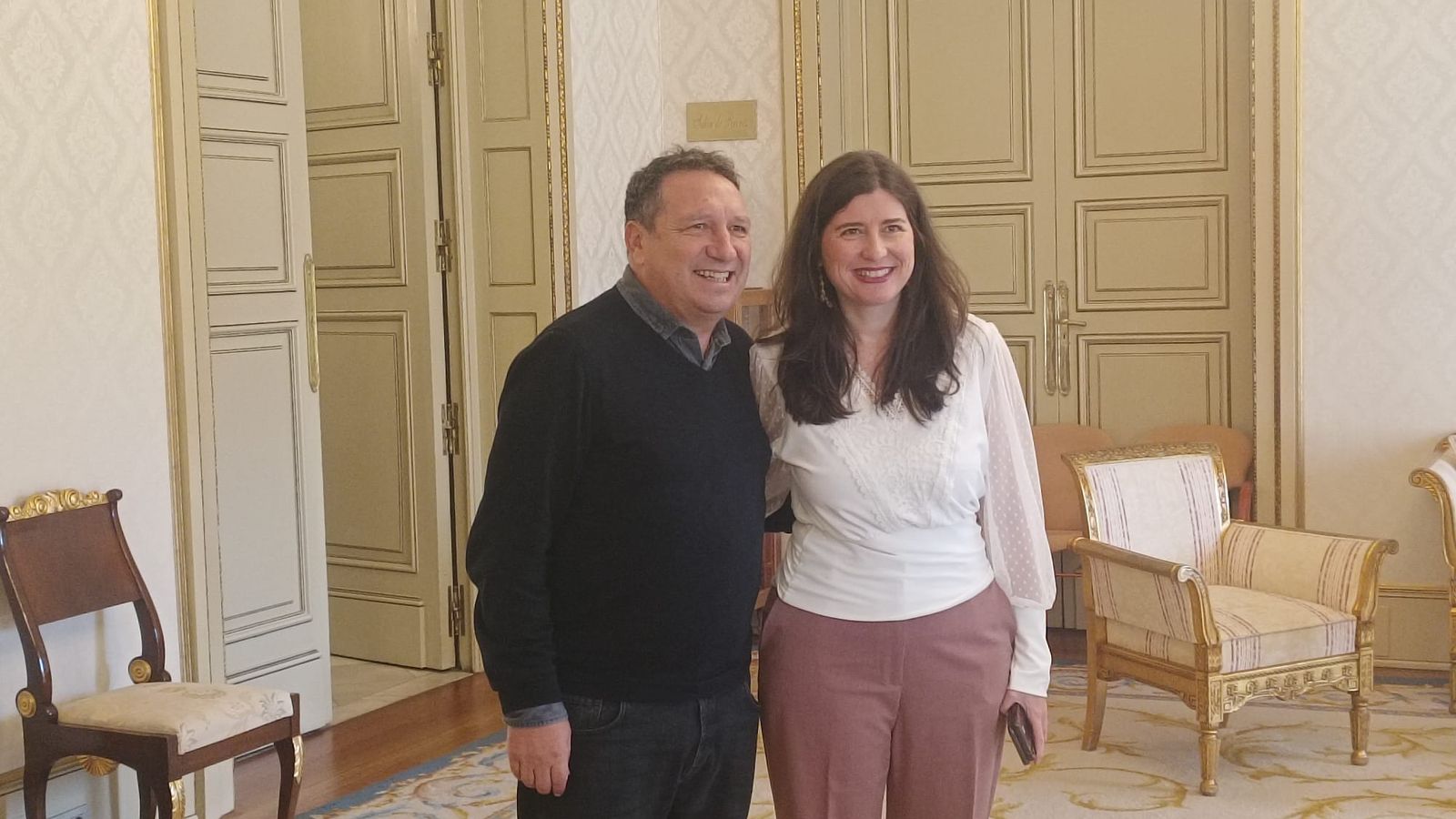 La concejala de Familia e Igualdad de Oportunidades, Miryam Rodríguez, y Eusebio Sacristán, creador de la fundación que lleva su nombre