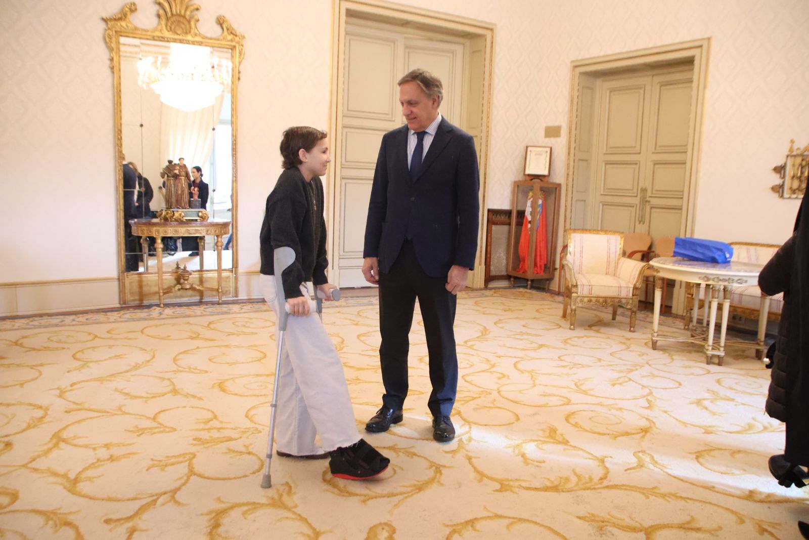 El alcalde de Salamanca, Carlos García Carbayo, recibe a María Caamaño, de La Sonrisa de María