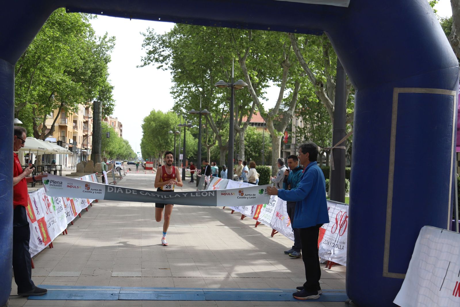 Carrera y marcha por el Día de Castilla y León en Zamora