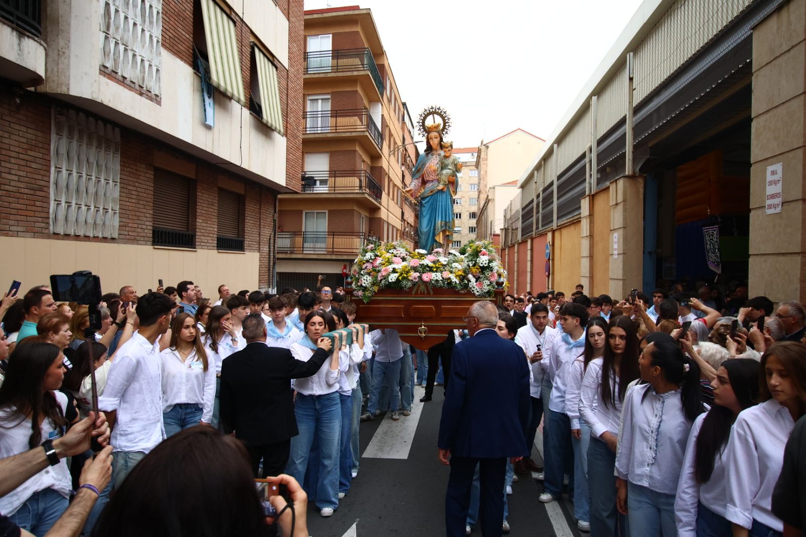 Procesión con motivo de la festividad de María Auxiliadora