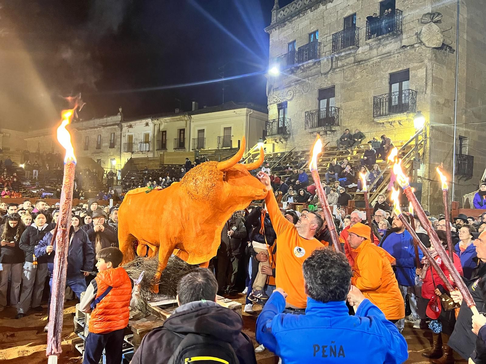 quema-del-toro-de-cenizos-carnaval-del-toro-ciudad-rodrigo-2025-18