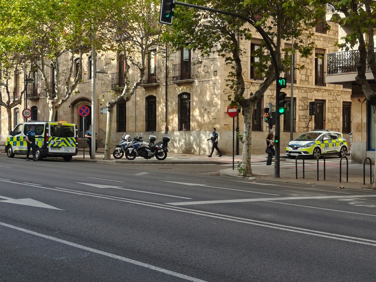 Conductor drogado sorprendido haciendo trompos en pleno centro de Salamanca