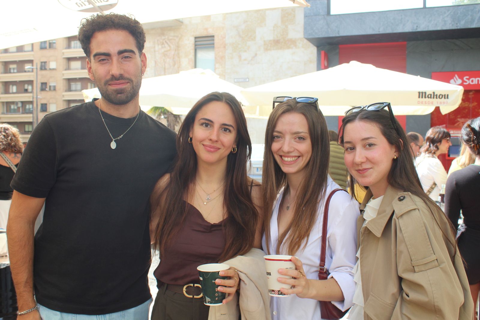 Ambiente en la Feria de Día en el mediodía de este sábado