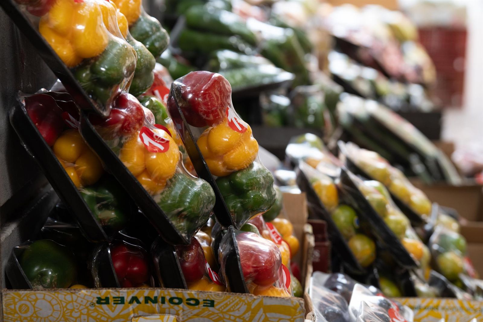 Varias frutas expuestas en un comercio. EP. Varias frutas expuestas en un comercio. EP.