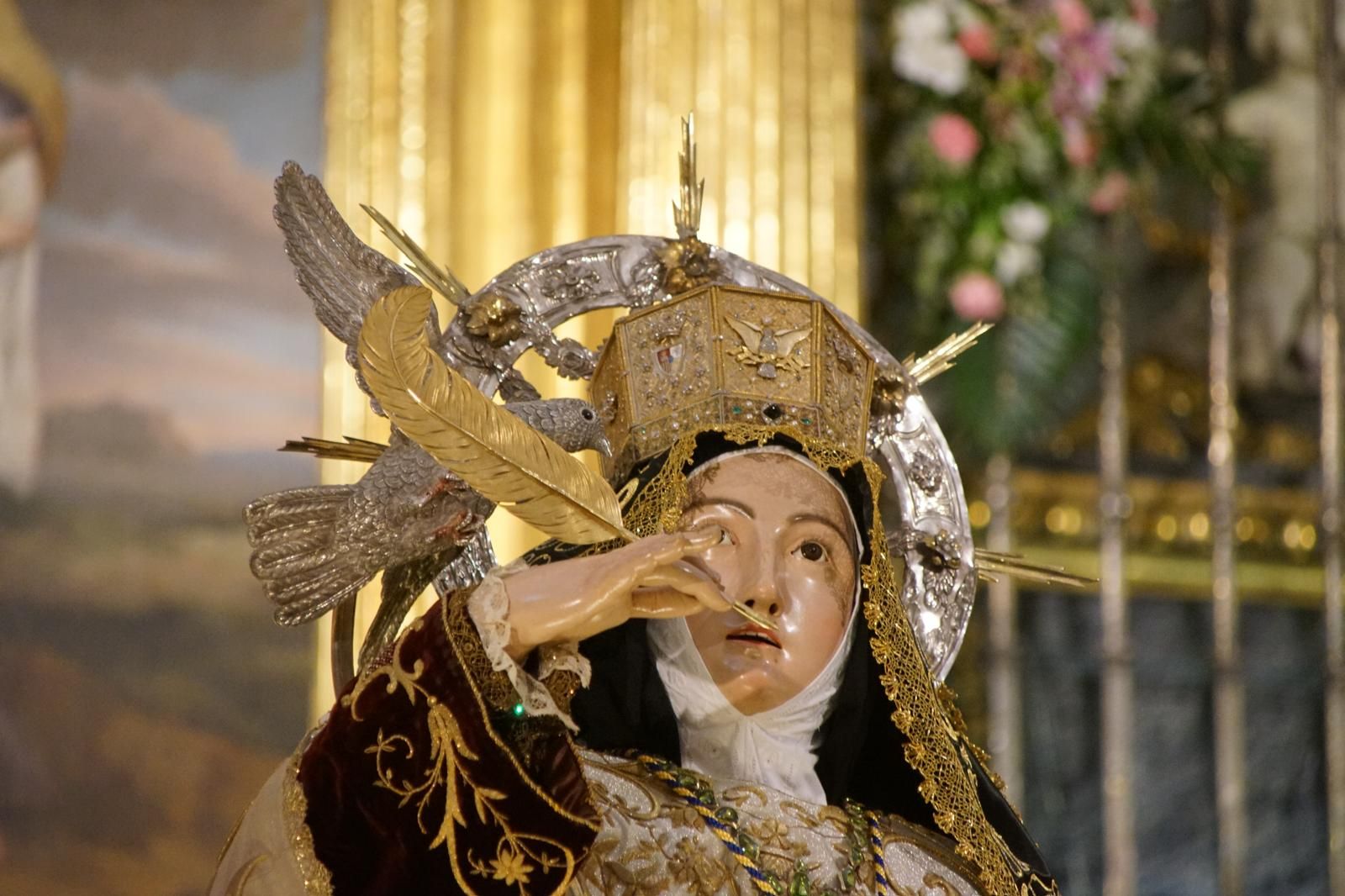 Santa Teresa se despide de los albenses bajo la lluvia