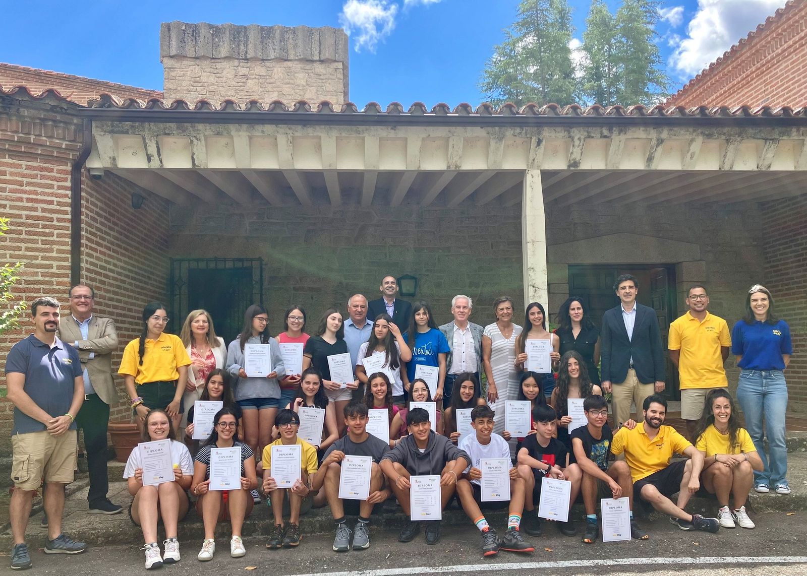 2024 07 11. Foto de familia de los alumnos excelentes de CYL, residencia de Villarino 2024 07 11. Foto de familia de los alumnos excelentes de CYL, residencia de Villarino