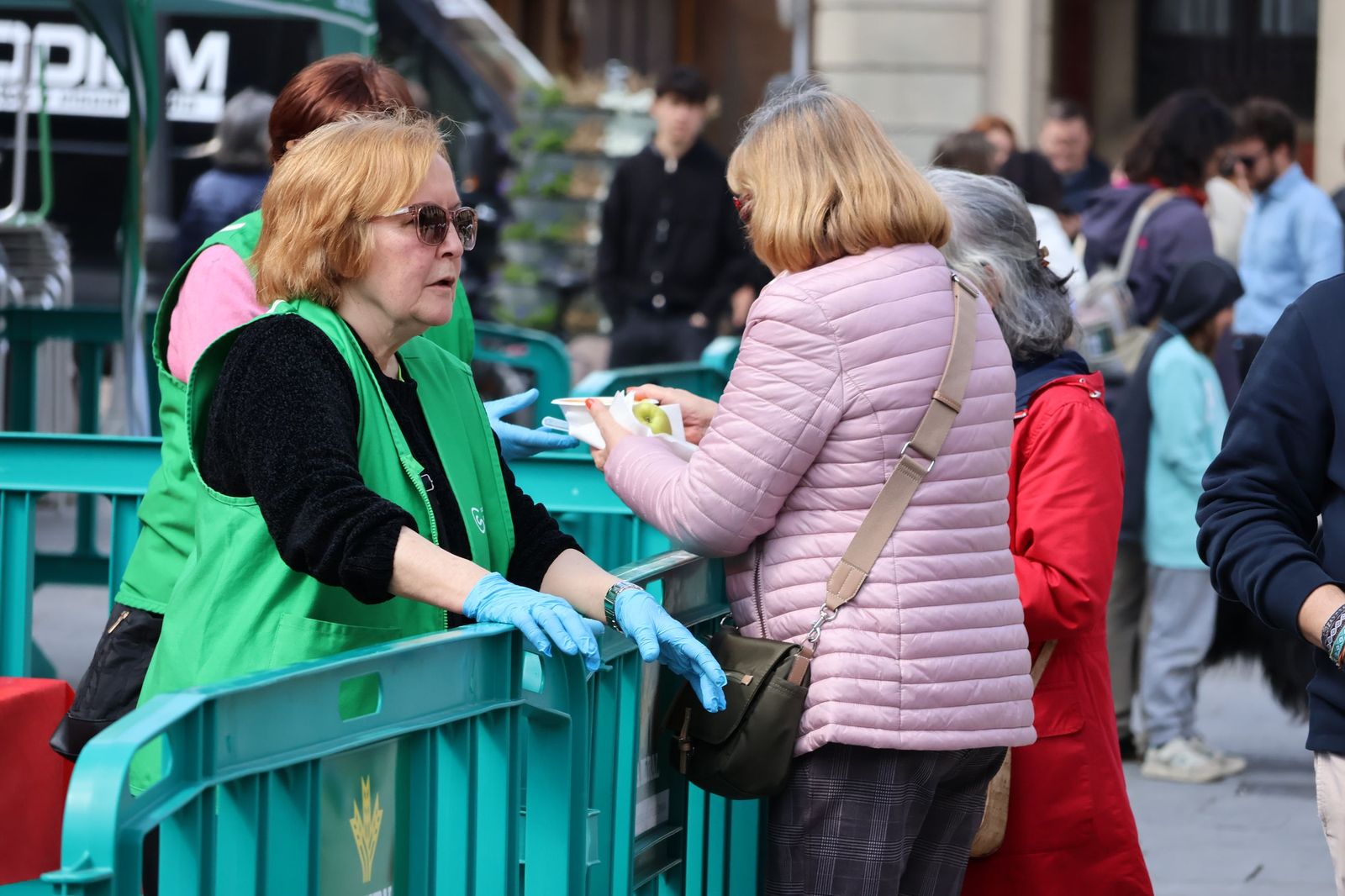 GALERÍA | Decenas de zamoranos disfrutan de las sopas de ajo más solidarias
