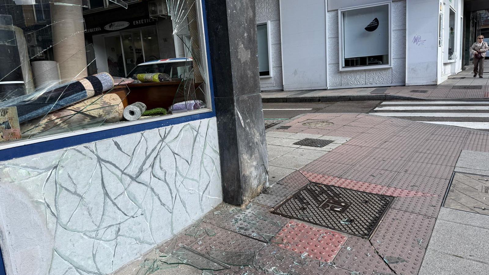 Roban en una tienda en la plaza de Gabriel y Galán