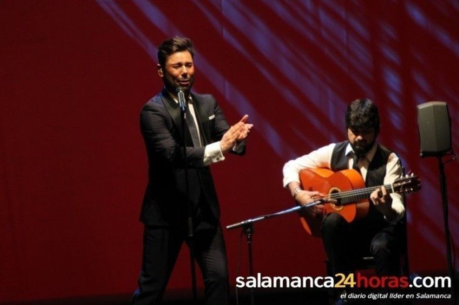 Miguel Poveda deleita a los salmantinos