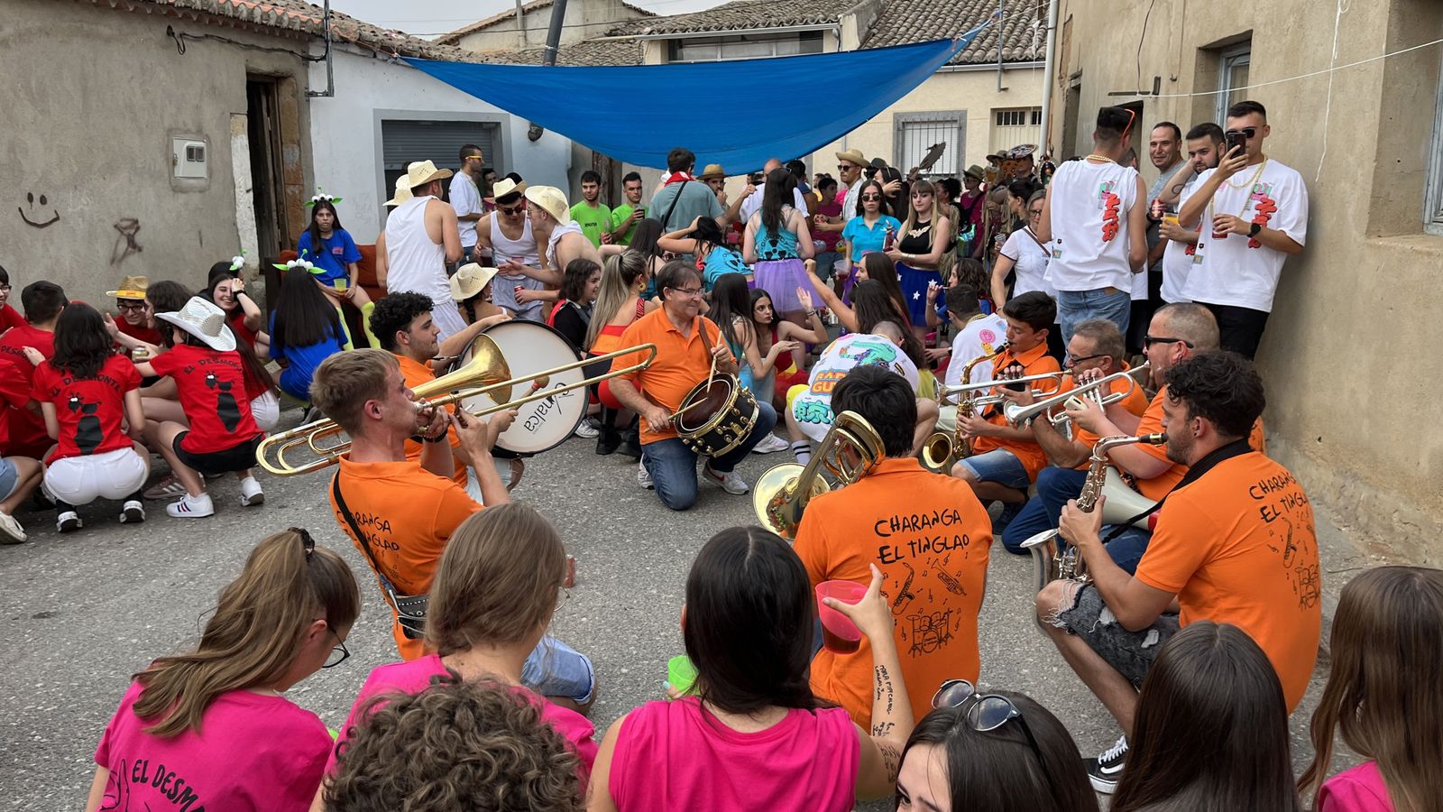 Pasacalles y recorrido de peñas en las fiestas de Villoria 2022