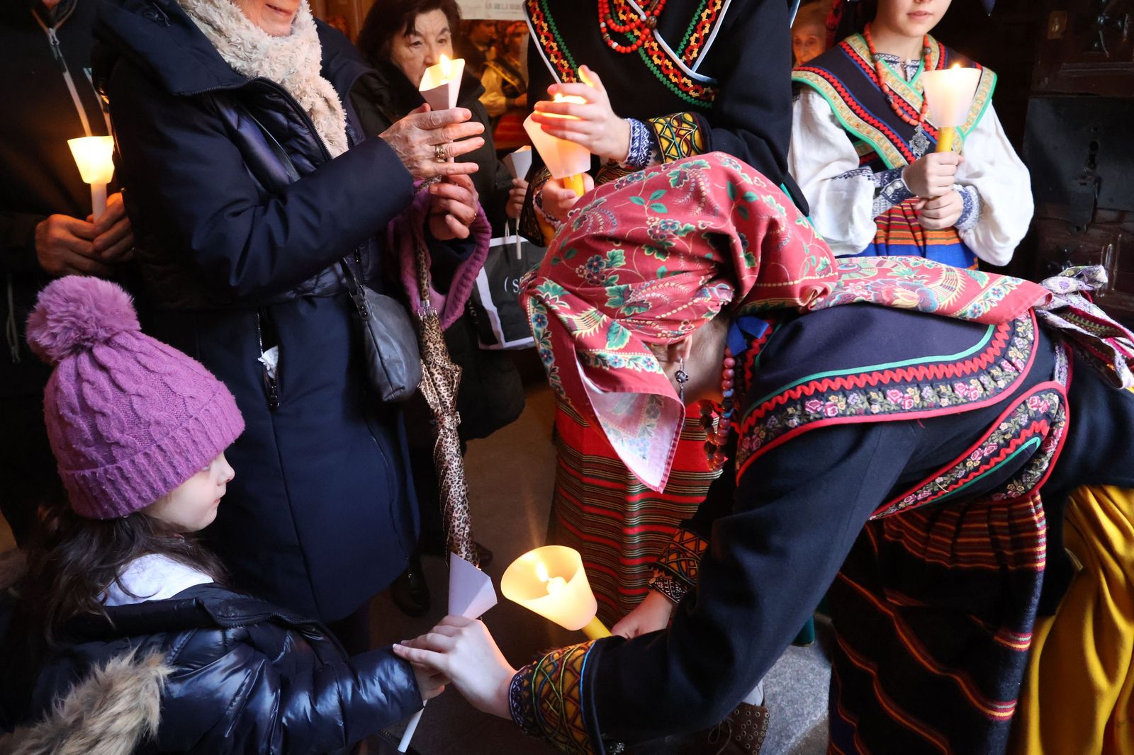 GALERÍA Los niños salen en procesión de las Candelas en Zamora
