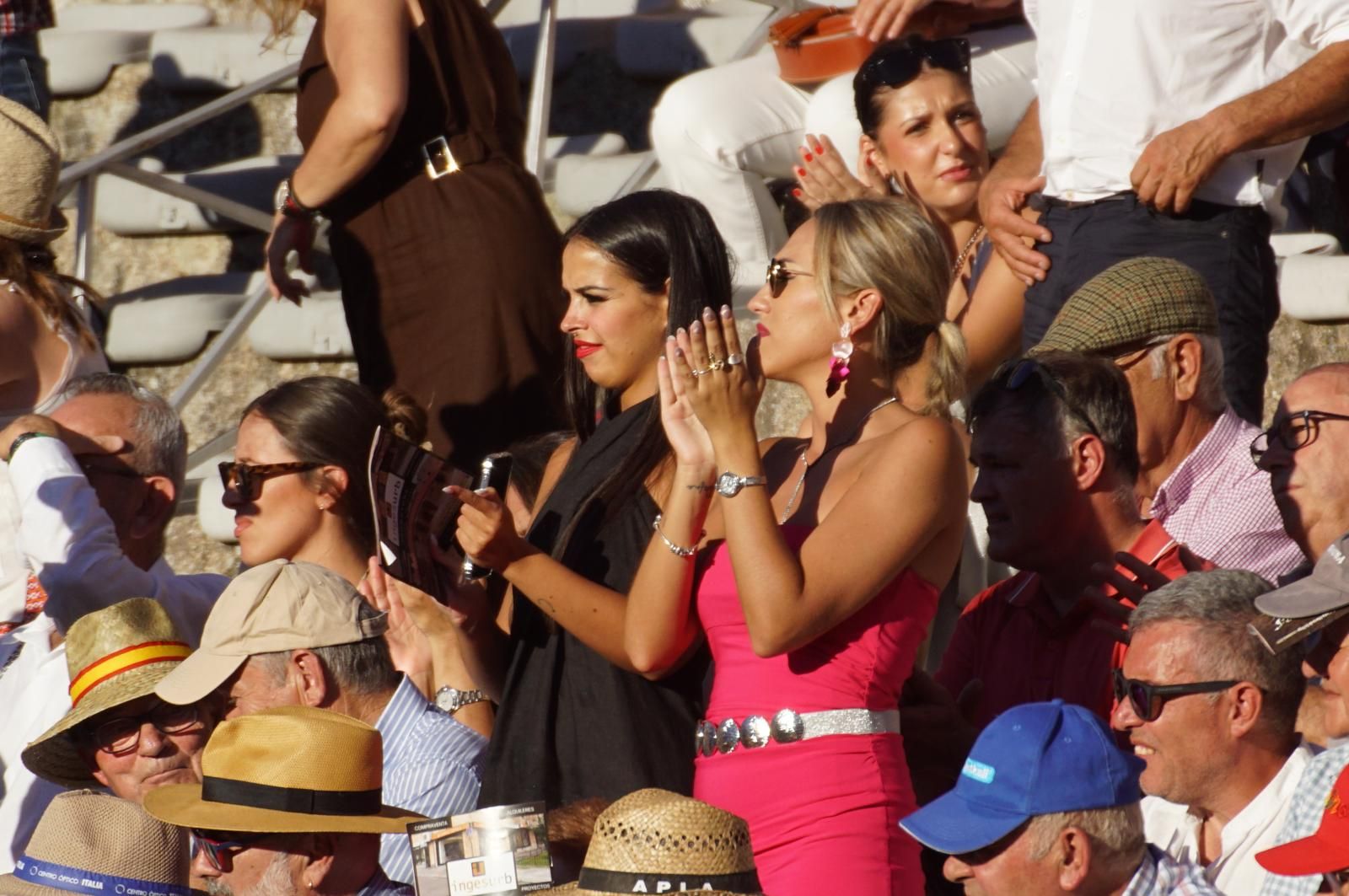 Así ha vivido la afición de La Glorieta el primer cartel de figuras de la feria: imágenes del ambiente en los tendidos y en el patio de cuadrillas