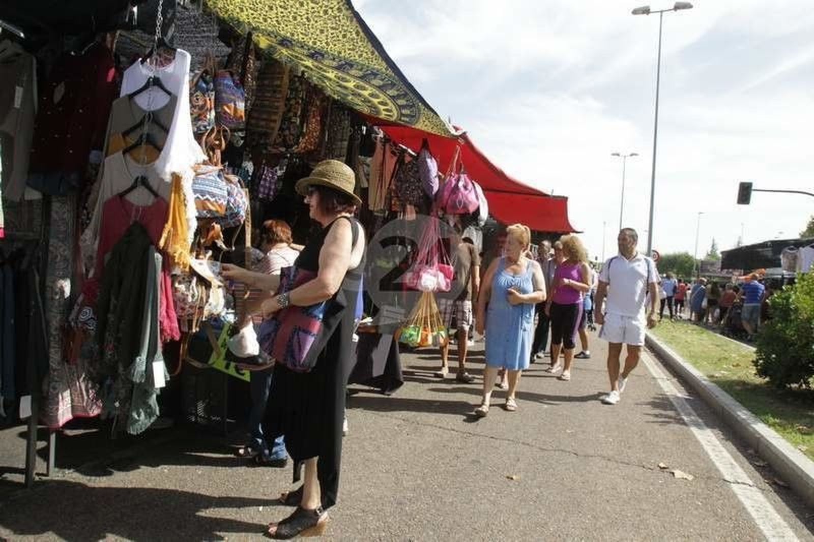 El rastro de La Aldehuela se traslada desde este domingo a la zona del cementerio en Pizarrales