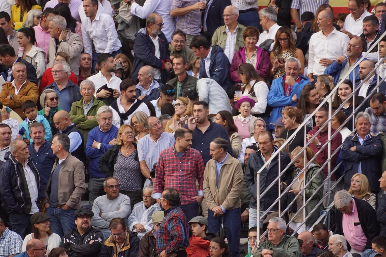 resumen-fotografico-del-ambiente-en-los-tendidos-de-la-glorieta-durante-la-corrida-de-garcigrande-20-de-septiembre-de-2024-foto-juanes-92