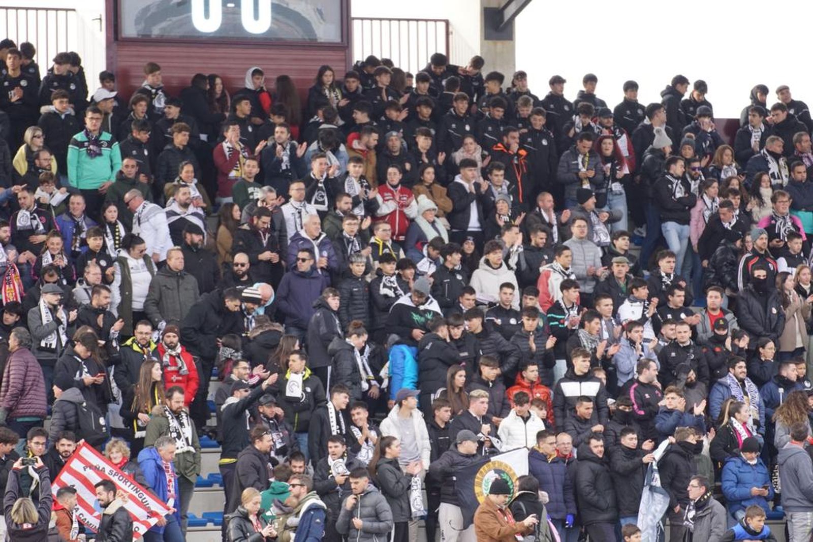 ambiente-en-las-gradas-en-el-partido-de-copa-del-rey-unionistas-sporting-de-gijon-2
