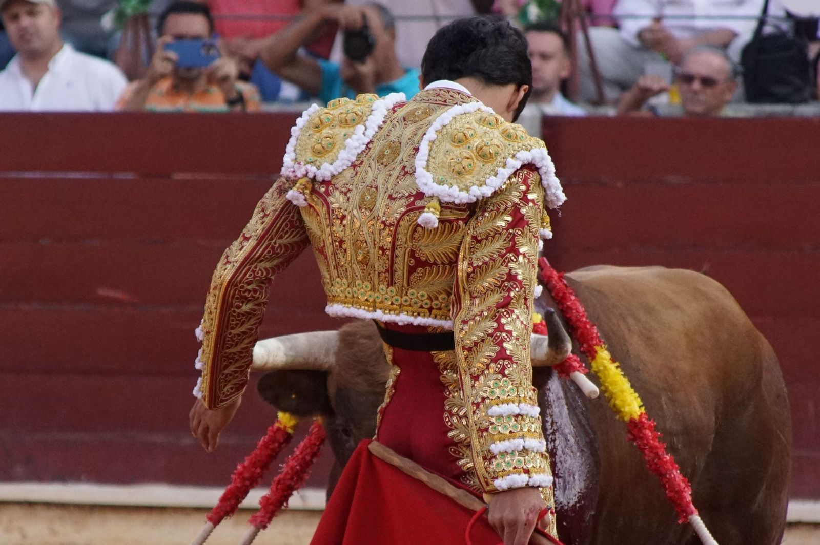 : Emilio de Justo y Diosleguarde cierran en hombros una feria de Guijuelo marcada por las despedidas de El Capea y Javier Castaño