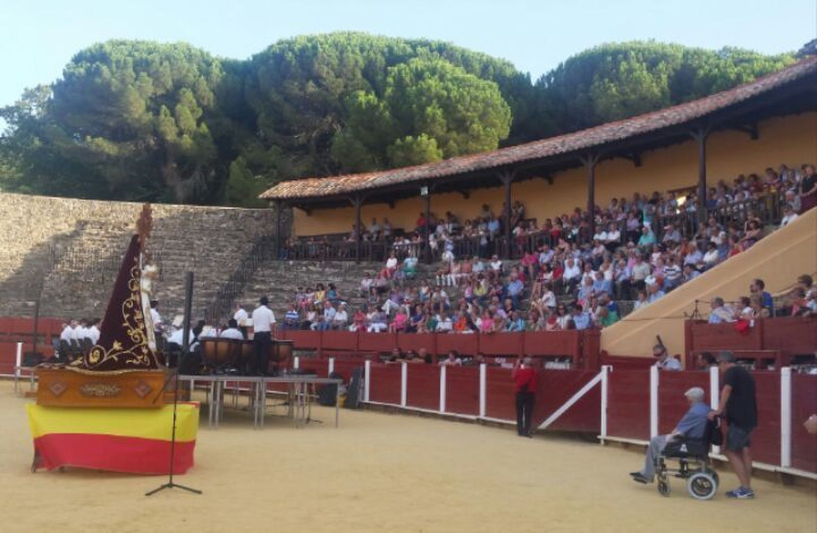 La ciudad y su renovada patrona se ven por vez primera las caras