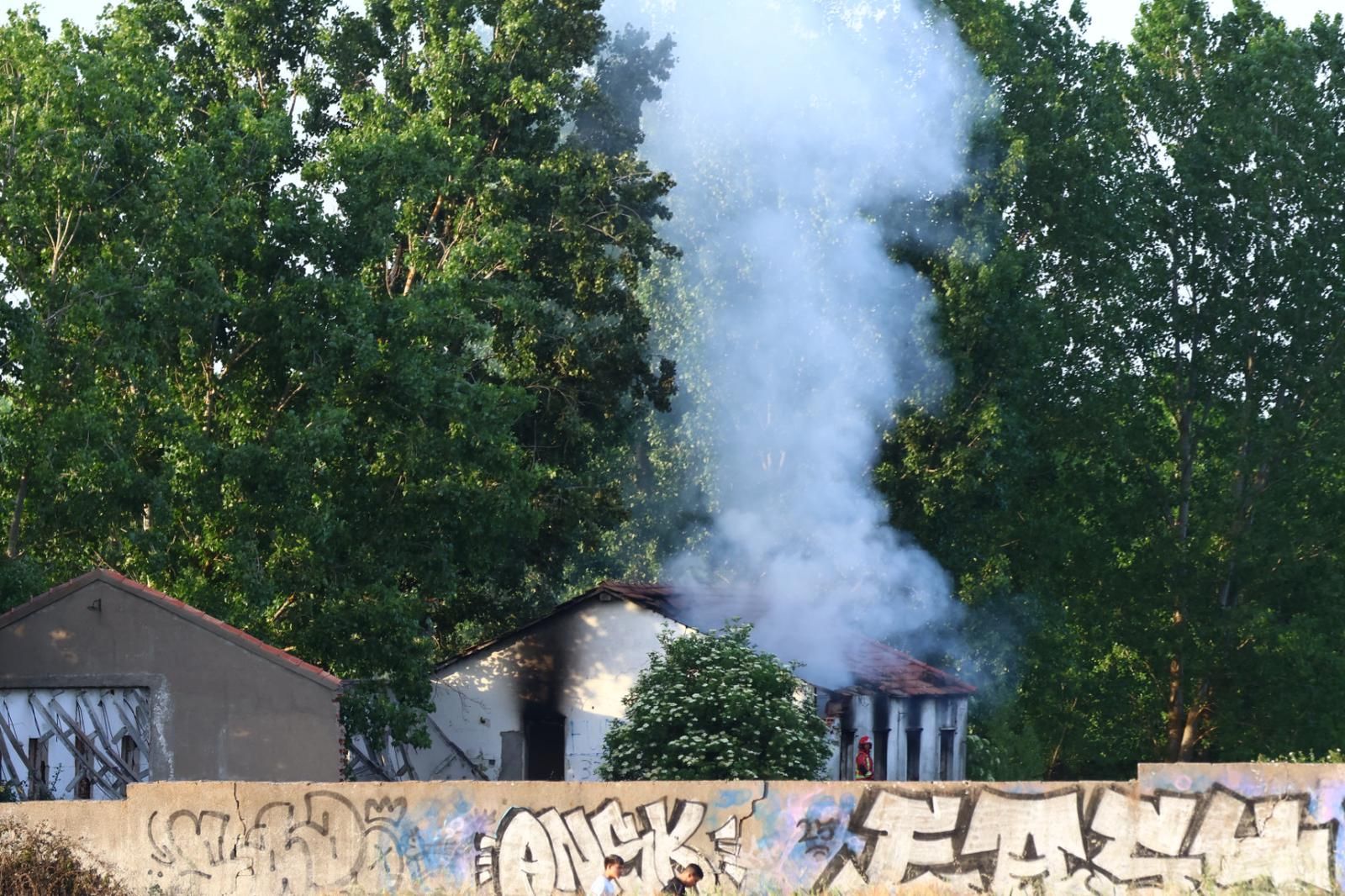 Incendio en una casa abandonada en Santa Marta