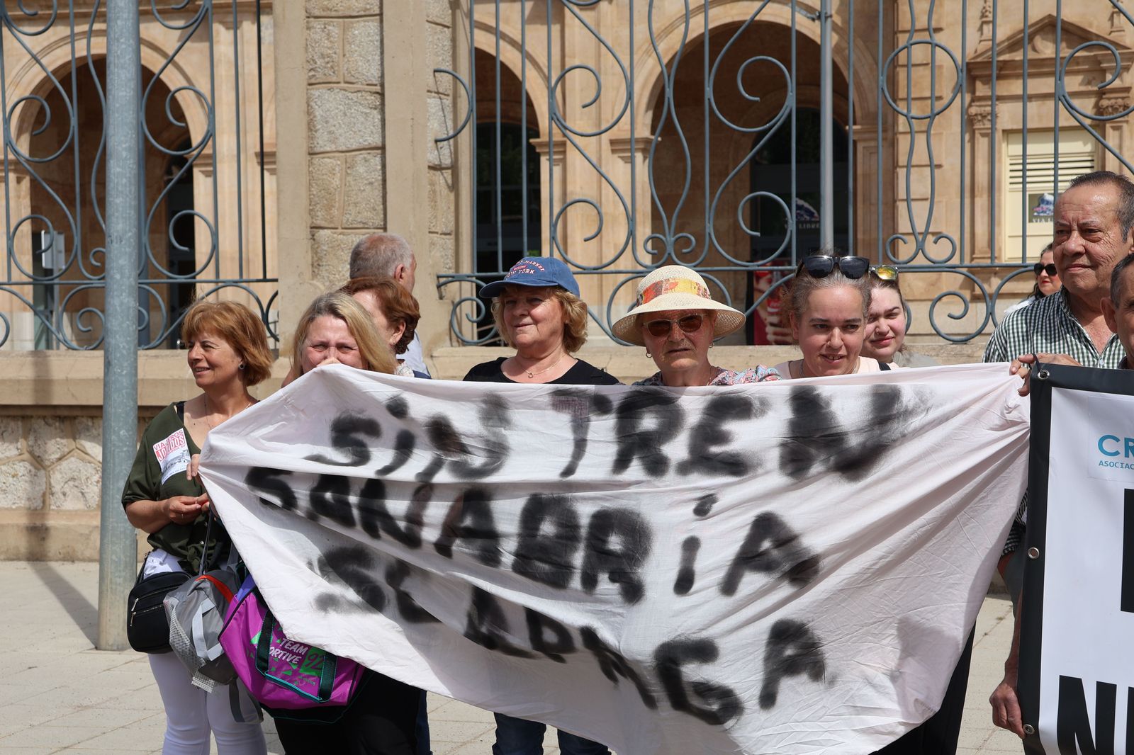 manifestacion-contra-la-perida-de-servicios-de-ave-5