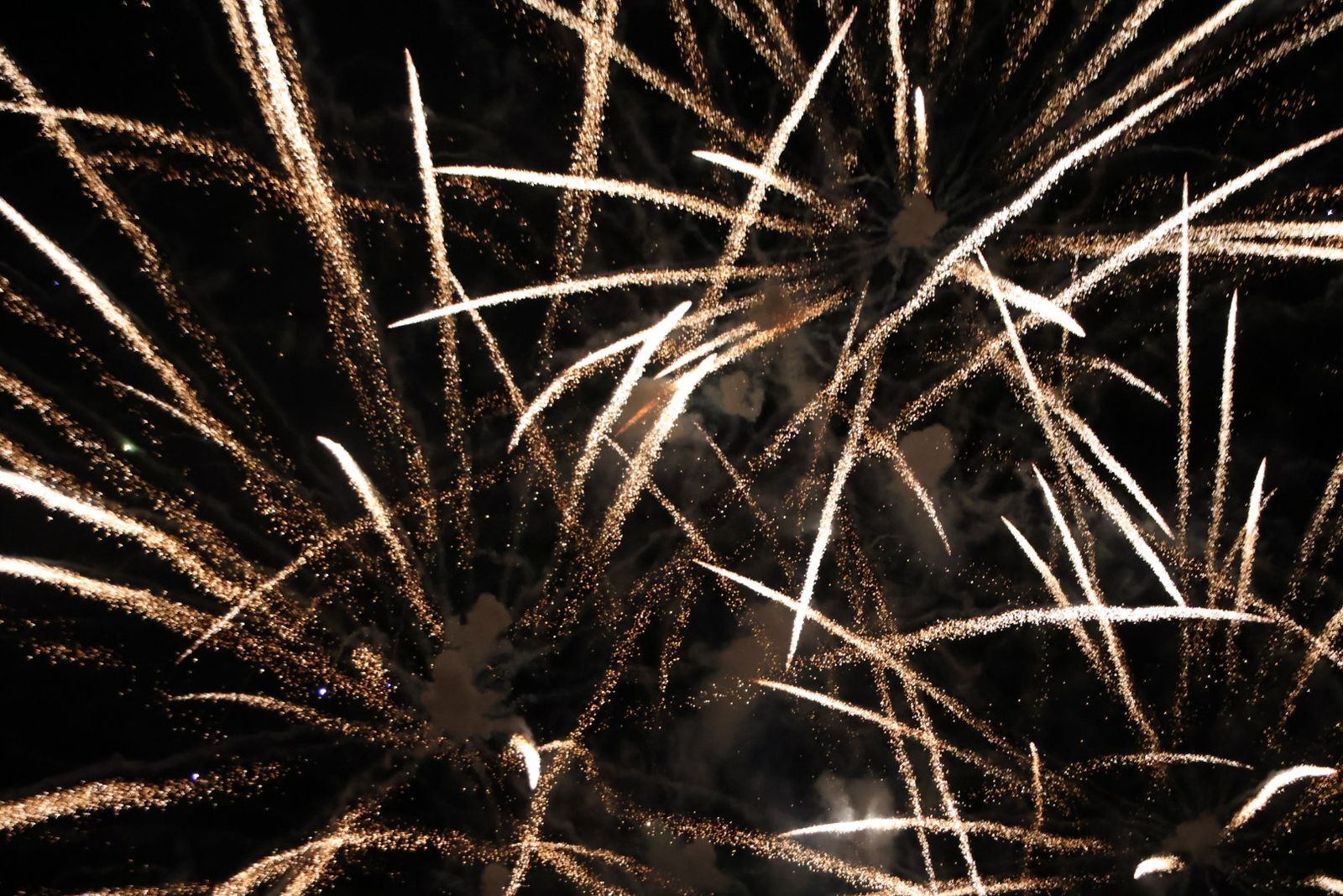 Fuegos artificiales en el entorno del Puente Romano