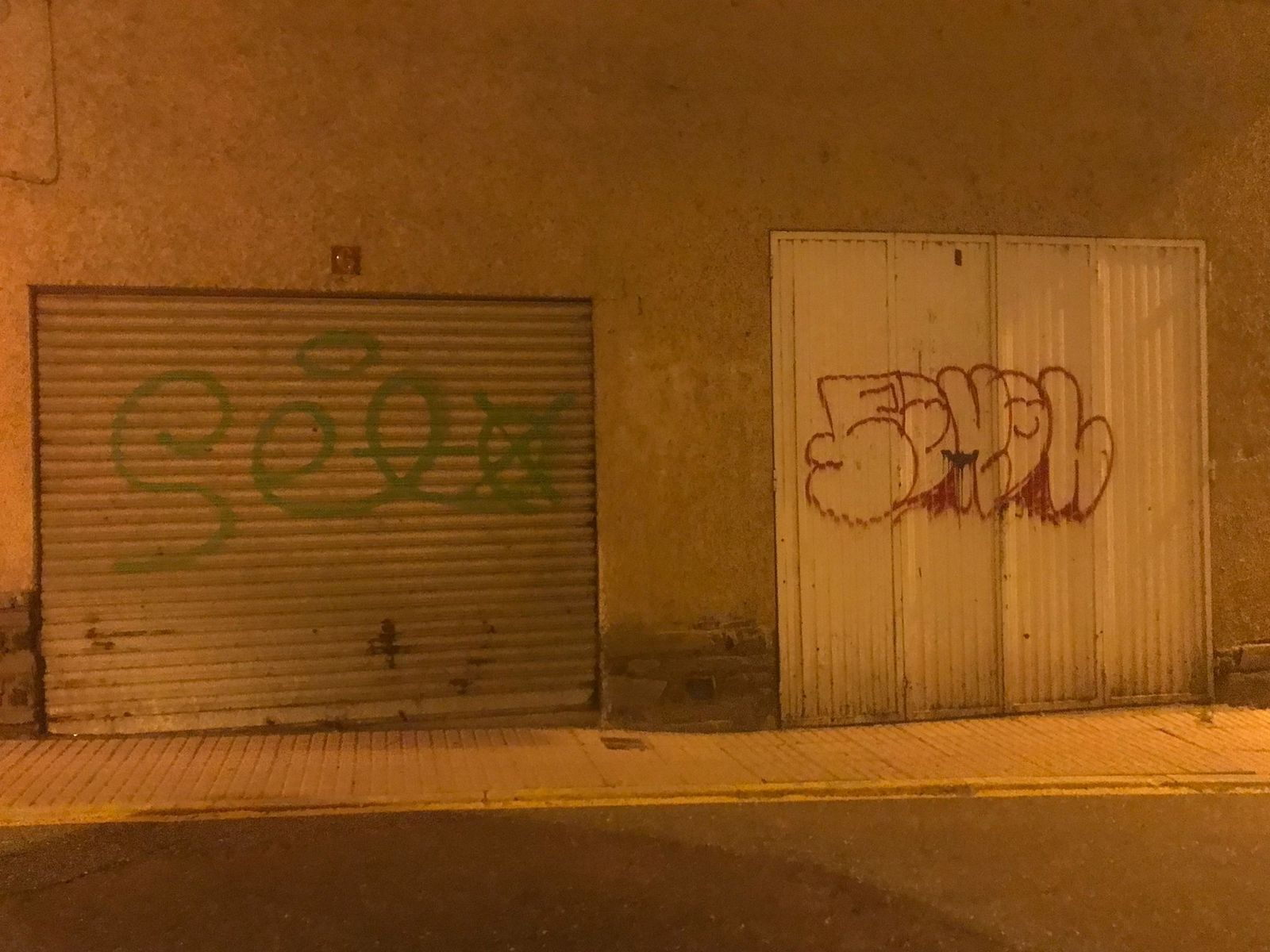 pintadas en garajes de Alba de Tormes (1)