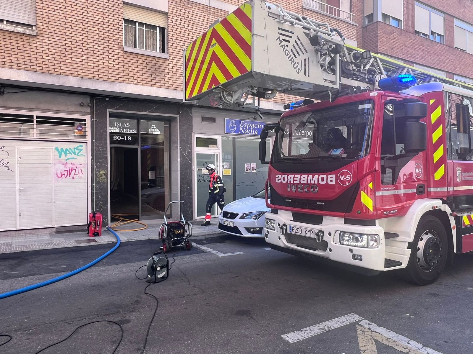bomberos-de-salamanca-intervienen-en-la-calle-islas-canarias-8